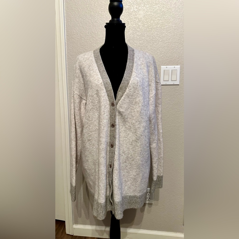 Athleta Heathered Light Gray & Cream Button Front Cardigan